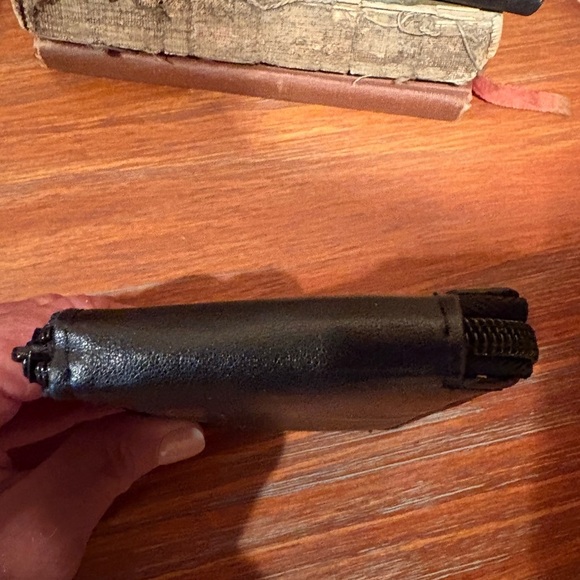 Genuine Black Leather Zip around Wallet - Picture 6 of 14